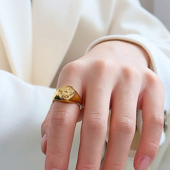 Non-Tarnish Angel Ring - Picture 4 of 8